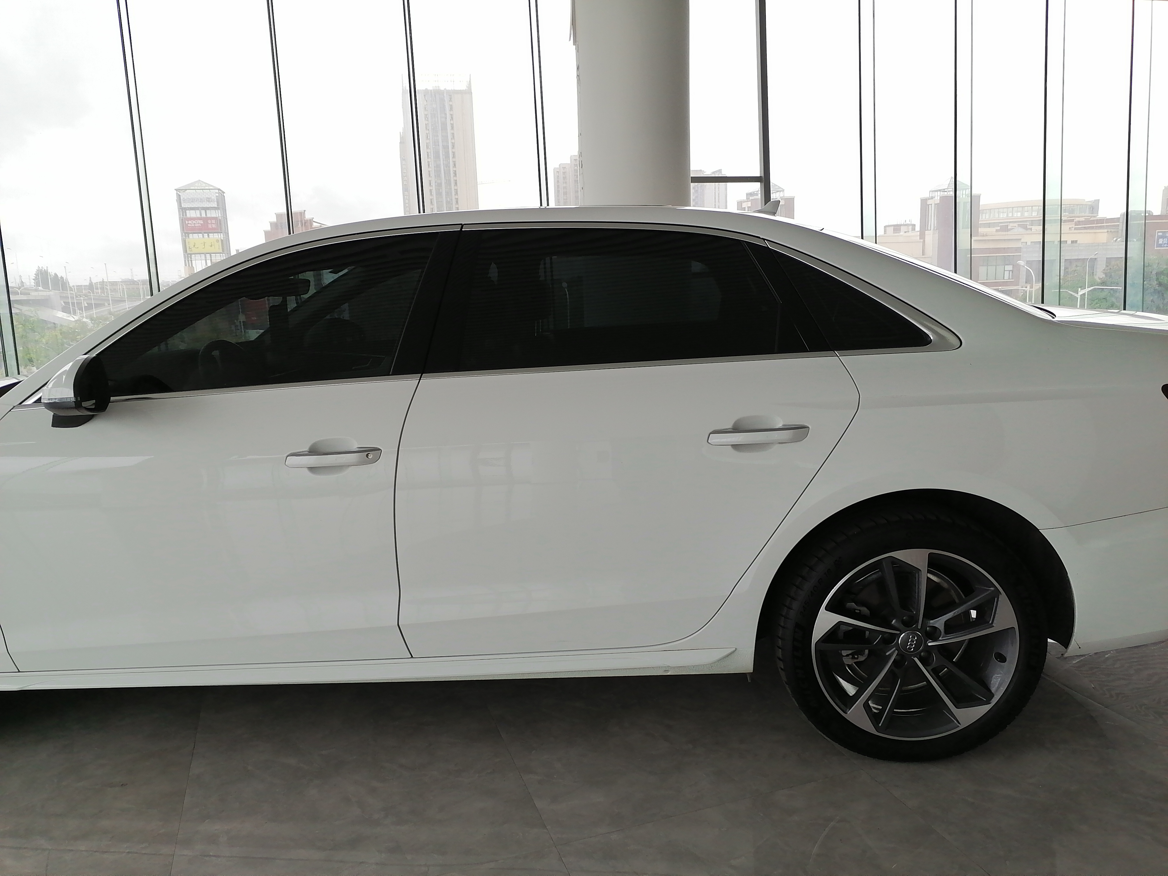 奥迪a4l2020款20t自动时尚动感型国Ⅵ